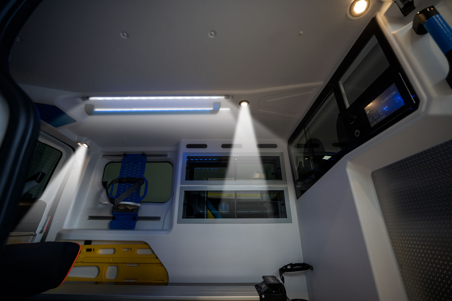 Renault-Trafic-NEOS-illuminazione-interna